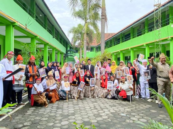Semarak HUT ke-47 SMP Negeri 1 Wedi: Dari Lomba Tradisional hingga Karnaval Budaya dan Kepahlawanan